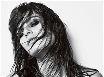 Isabeli Fontana’nın kumsaldaki romantik çekimi…