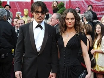 JOHNNY DEPP, VANESSA PARADIS'TEN AYRILDI!