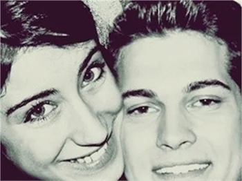 HAZAL KAYA VE ÇAĞATAY ULUSOY'DAN ÖZEL POZ!