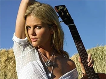 Brooklyn Decker’dan kışkırtıcı katalog çekimi