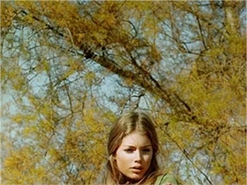 Doutzen Kroes katalog çekimleri için kameralar karşısında