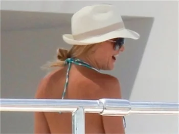 Kate Hudson St.Tropez’de tatil yapıyor