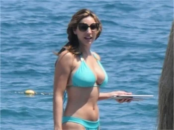 Kelly Brook'un seksi İtalya tatili