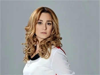 BAŞAK KÖKLÜKAYA HANGİ DİZİYLE DÖNÜYOR?