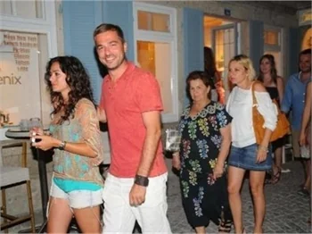 Engin Altan ile Özge Özpirinçci'nin İzmir tatili..