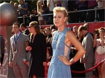 Maria Sharapova seksi kıyafeti ile dikkat çekti!