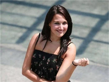 GUPSE ÖZAY: ERKEKLER EV KIZLARINI SEVER!