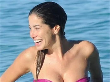 Aida Yespica tatilde sereserpe!