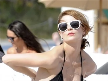 Mischa Barton Miami'de tatilde!