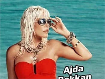SÜPERSTAR 'ROMANTİK KOMEDİ'DE
