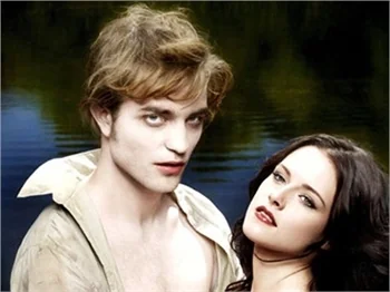 ROBERT PATTINSON'IN EVLİLİK TEKLİFİ SUYA DÜŞTÜ!