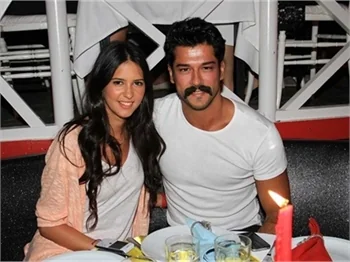 Kızıl Ajan Anna Chapman Cahide'de kendinden geçti..