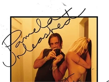 Pamela Anderson Lovecat dergisi için soyundu
