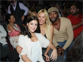 Pascal Nouma kız arkadaşlarıyla Kenan Doğulu konserinde...