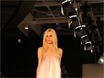 Andrej Pejic’in yer aldığı defile izleyici rekoru kırdı.