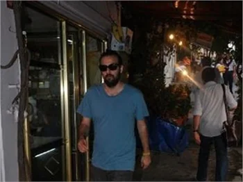 BARTU KÜÇÜKÇAĞLAYAN'IN İLGİNÇ GECE İMAJI!