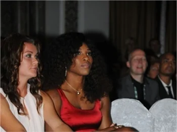 Maria Sharapova ve Serena Williams'tan İstanbul frikikleri...