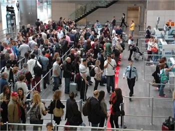 Atatürk Havalimanı'nda bayram yoğunluğu yaşanıyor