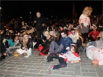 MICHAEL JACKSON HAYRANLARI ZOMBİ OLDU...