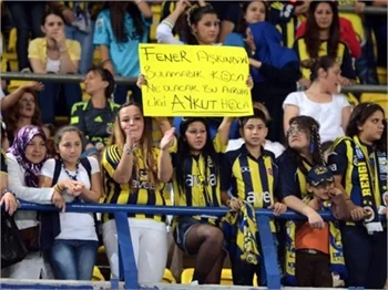 Kadıköy'den "Sarı Lacivert" fotoğraflar...