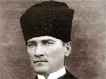 SAAT 9'U 5 GEÇİYOR, ATAMIZI SAYGIYLA ANIYORUZ...