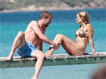 Rafael van der Vaart'ın eşi Sylvie van der Vaart güzelliğiyle büyülüyor