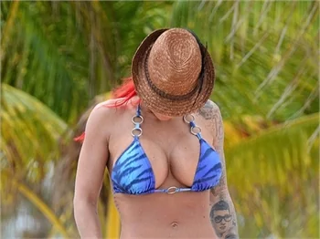 Jodie Marsh'tan seksi bikinili pozlar