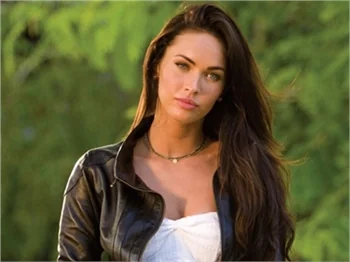 Megan Fox'a, Leslie Mann'dan övgü: "Hayatımda gördüğüm en güzel göğüsler"