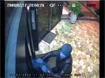 Barbaros Şansal'a saldırı anı güvenlik kamerasında!