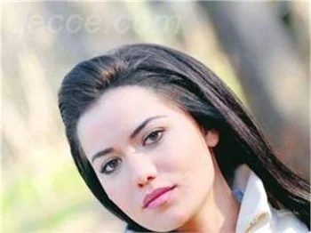 Fahriye Evcen'den tarihi kutlama!