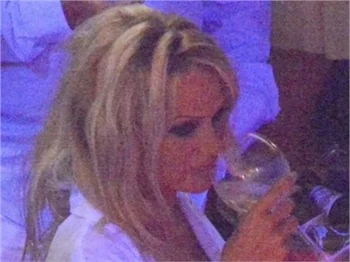 Pamela Anderson fena dağıttı!