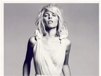 Hamile Eva Herzigova'dan cesur pozlar!