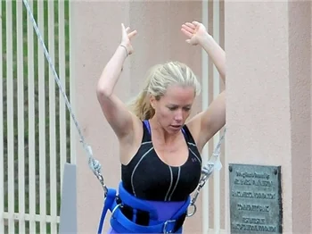 Kendra Wilkinson'un ilginç sporu!
