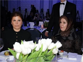 'Karanlığa bir mum yak'