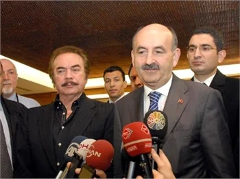 Bakan'ın Müslüm Gürses tweet'i teknik hata!
