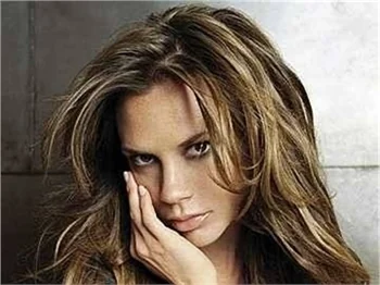 Victoria Beckham 14 yıllık silikonlarını çıkardı!