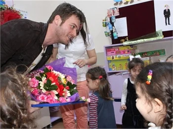 Kıvanç Tatlıtuğ'dan anlamlı ziyaret!
