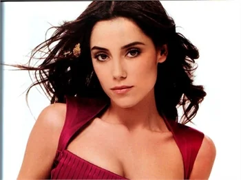 Cansu Dere Cannes'a gidiyor