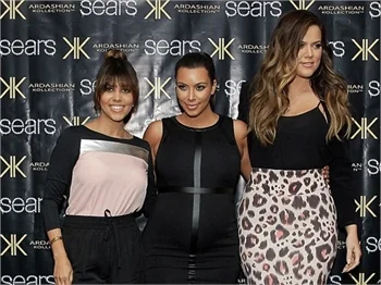 Kim Kardashian gülümsemeye çalıştı ama...