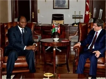 Burkina Faso Dışişleri Bakanı bayıldı