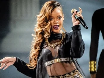 Rihanna'nın jakuzi keyfi!