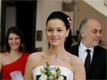 Nik Xhelilaj: Fahriye Evcen imzayı attı!