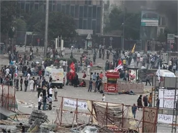 Taksim Meydanı'ndaki bekleyiş sabah devam etti!