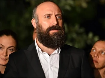 Başbakan'la görüşen sanatçılardan açıklama!