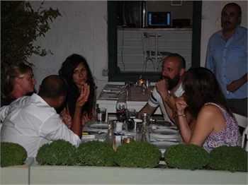 Halit Ergenç ve Bergüzar Korel Alaçatı'da...