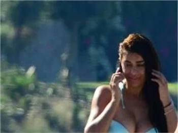 Seksi tatilci Ebru Şancı!
