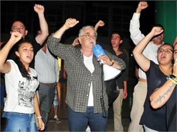Levent Kırca'dan Cem Yılmaz'a tepki!