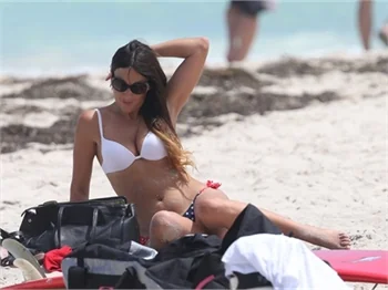 Claudia Romani'den iç yakıcı pozlar!