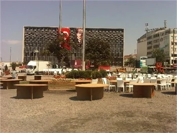 Taksim Meydanı'nda TOMA'lı iftar!