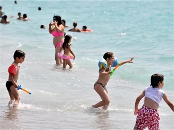 Antalya'da sıcak bunalttı
